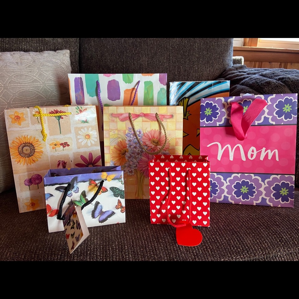 Lot (7) Assorted Gift Bags